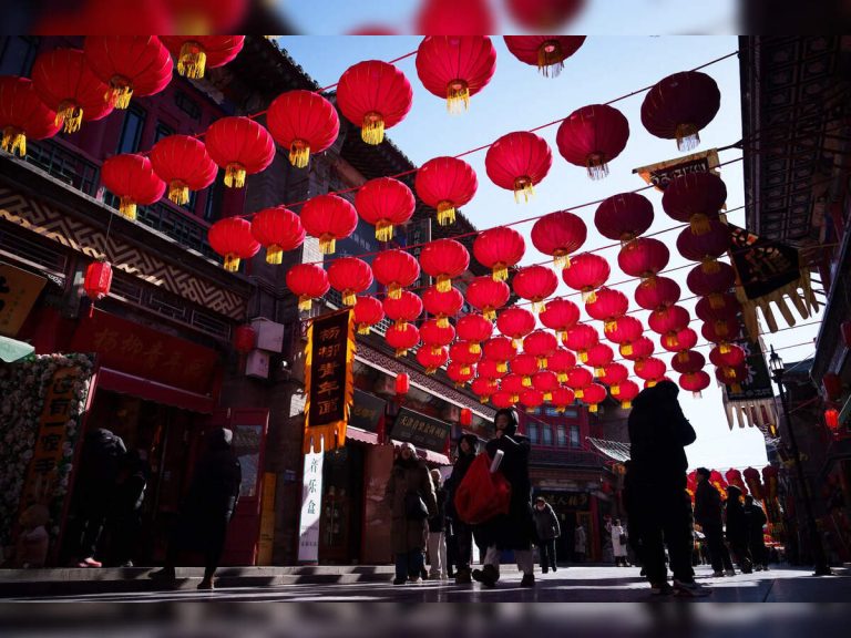 Chinese humanoid robots take Lunar New Year demo spotlight shows