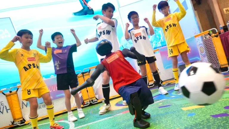 Tsinghua K1 humanoid kicks off Hong Kong mall ROBO Cup