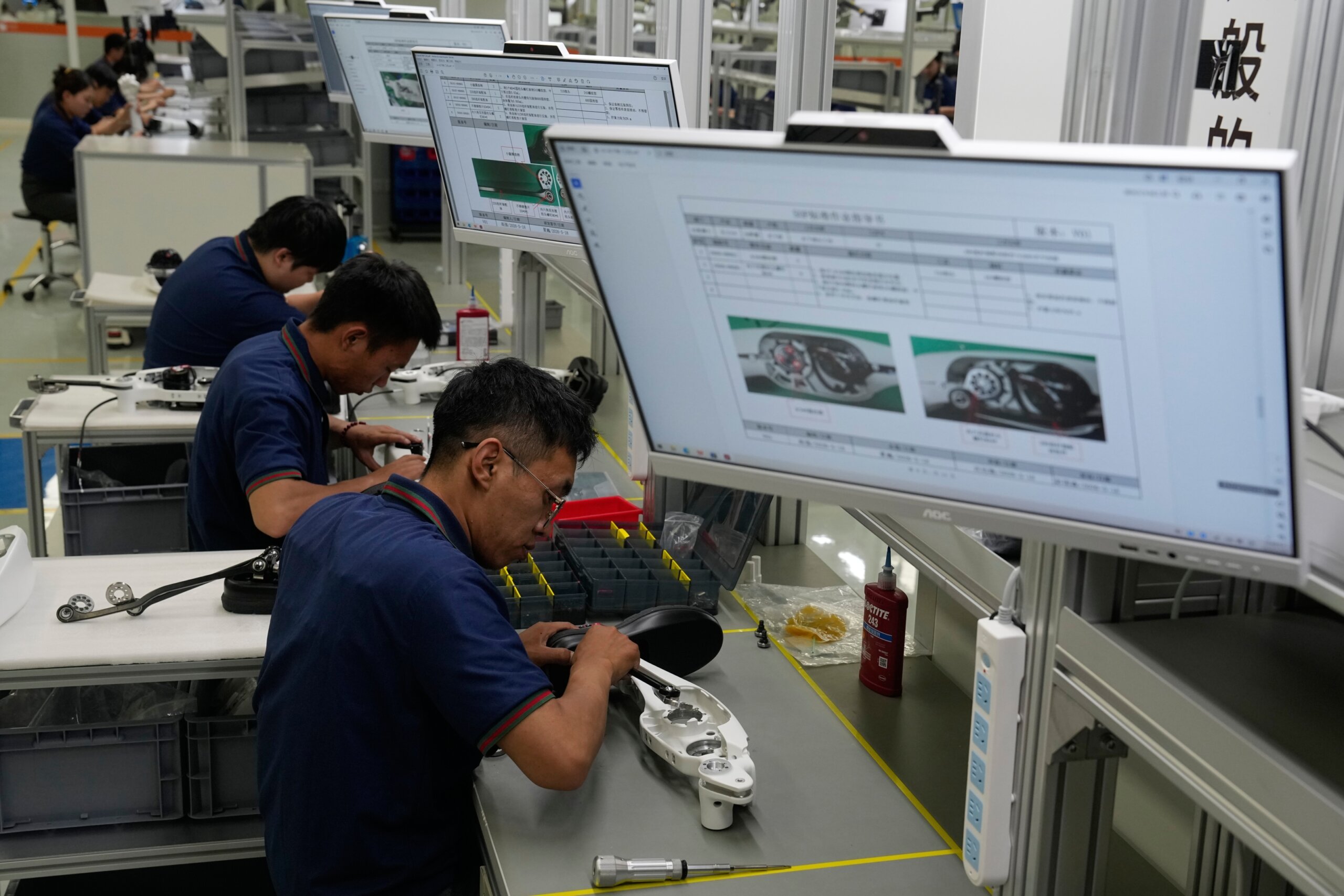 China humanoid robots scale output as buyer demand lags