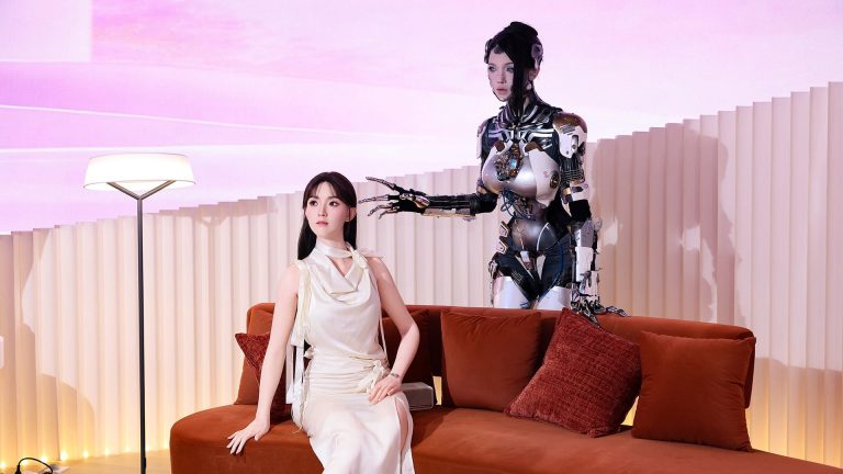 UBTech unveils UWorld U1 humanoid robots for home use