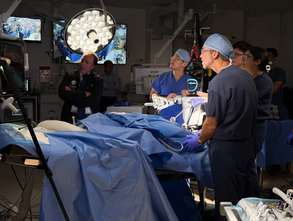 Unitree G1 Humanoids Perform Live Laparoscopic Surgery