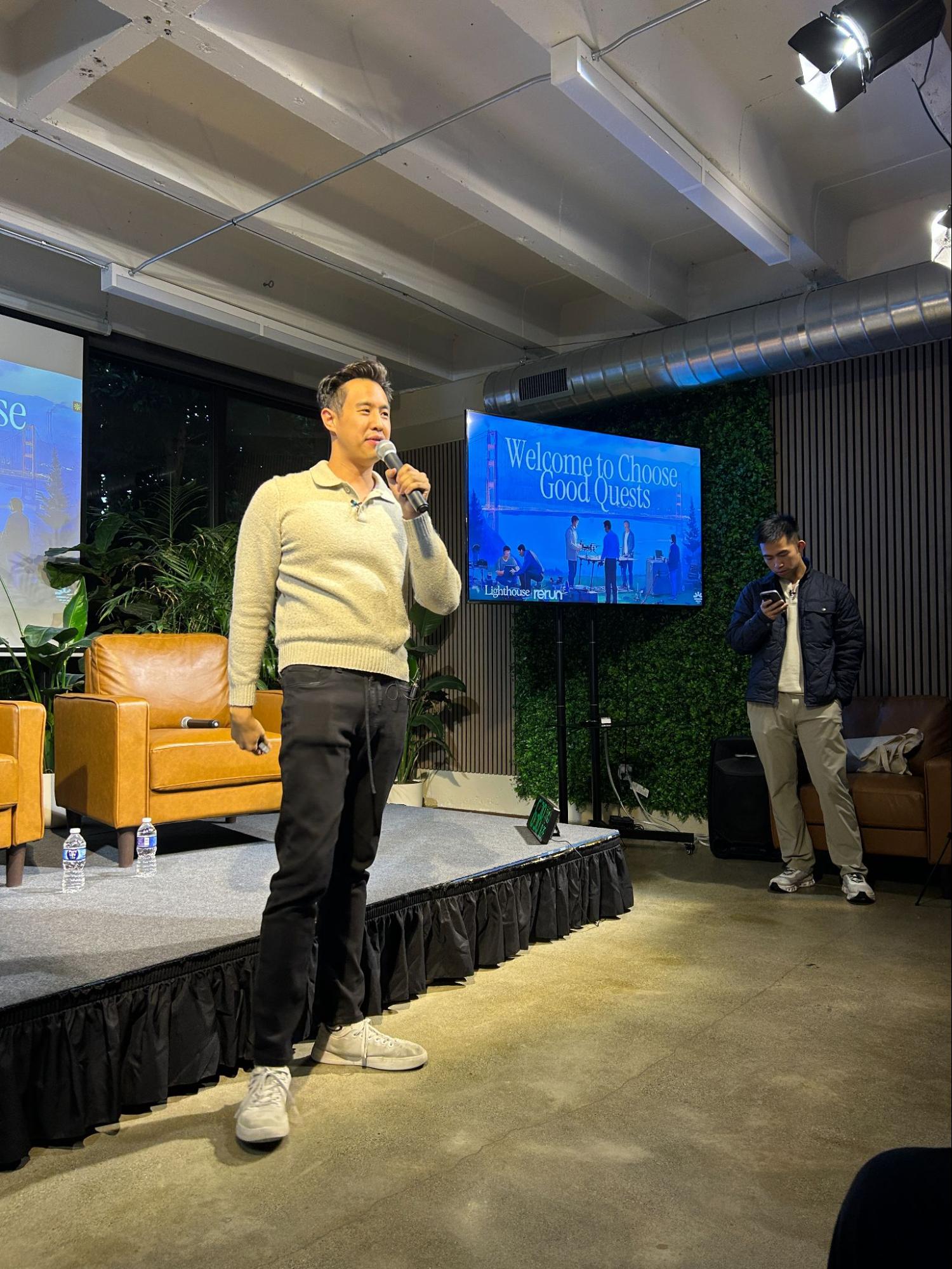 Jeson Lee, founder of Savant, welcoming the audience to Savant´s offices in San Francisco