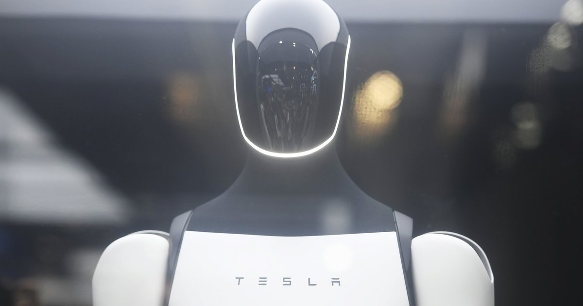 Musk disputes report of December Tesla Optimus reservations